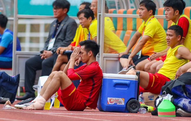 Đằng sau chiến công của U23 Việt Nam, V.League đang bị tấn công bởi loại "virus" đáng sợ