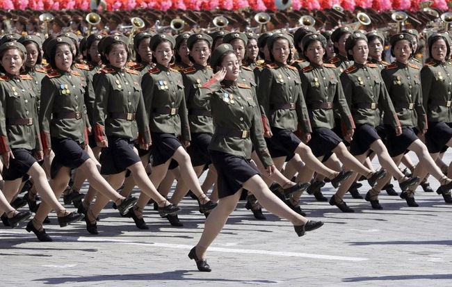 7 ngày qua ảnh: Đội nữ binh Triều Tiên xinh đẹp duyệt binh mừng Quốc khánh