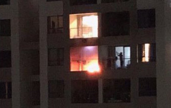 Cháy tại chung cư Gold View, cư dân hoảng loạn sơ tán