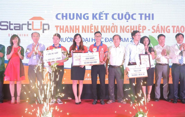 Sinh viên Đại học Đại Nam tỏa sáng với dự án khởi nghiệp “Hắc Mộc Heo”