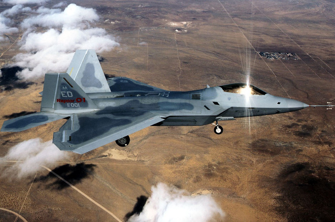 Chuyên gia: S-300 Nga ở Syria có thể "vít cổ" tiêm kích tàng hình F-22 Mỹ