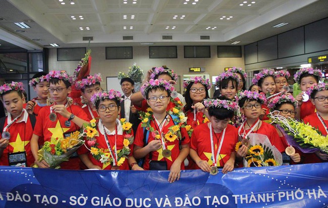 Kỷ lục: Việt Nam giành 8 Huy chương Vàng trong kỳ thi Olympic Toán và Khoa học Quốc tế 2018