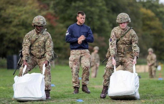 Tiêu chuẩn huấn luyện thể lực mới của quân đội Anh: Khắc nghiệt như địa ngục