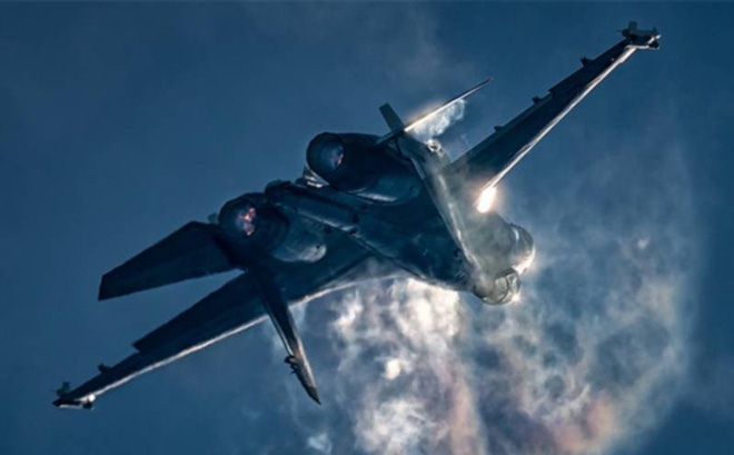 F-35 "không có cửa" chiến thắng Su-35 Nga: Mỹ đang giấu kín điều gì?