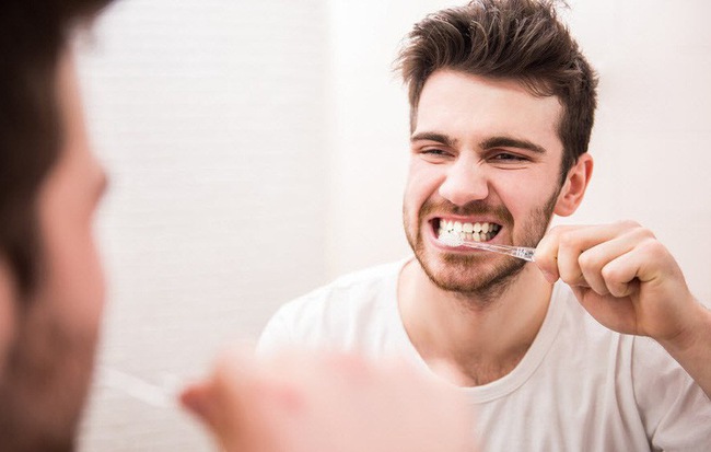 Đánh răng trước hay ăn sáng trước: Cách làm nào có lợi hơn cho sức khỏe hơn?