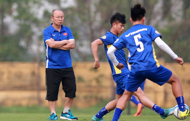 Đến hạn "chốt quân", HLV Park Hang-seo vẫn "tung đòn gió"