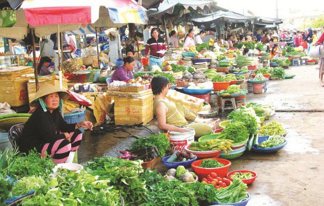 Người tiêu dùng Việt ngày càng ít đi chợ và siêu thị lớn, nhưng lại "chăm" vào cửa hàng tiện lợi, bách hóa hơn cách đây 8 năm