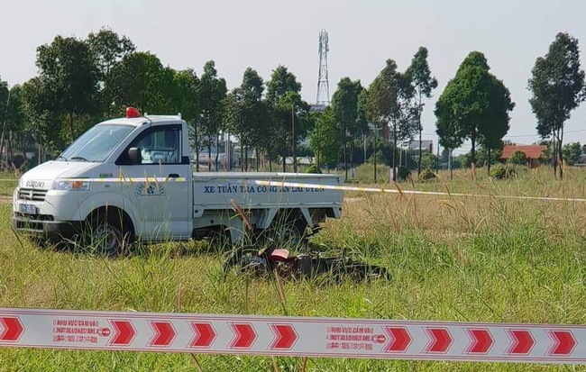 Nam thanh niên gục chết bên chiếc xe máy trong khu trung tâm hành chính huyện