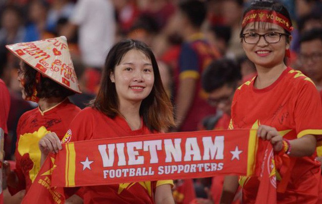 Báo Indonesia ngưỡng mộ, lấy fan Việt Nam làm tấm gương sáng, kêu gọi fan Indo học tập