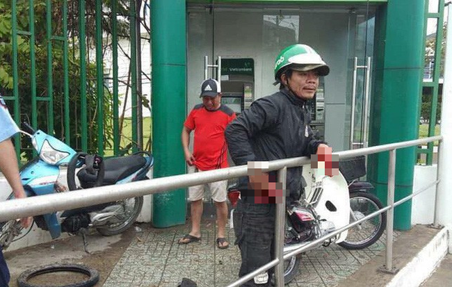Cướp táo tợn tại Sài Gòn: Dùng ớt trét vào mắt, giật tài sản ngay tại trụ ATM