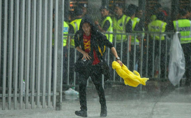 Trời tạnh mưa trước trận chung kết lượt đi AFF Cup Malaysia vs Việt Nam