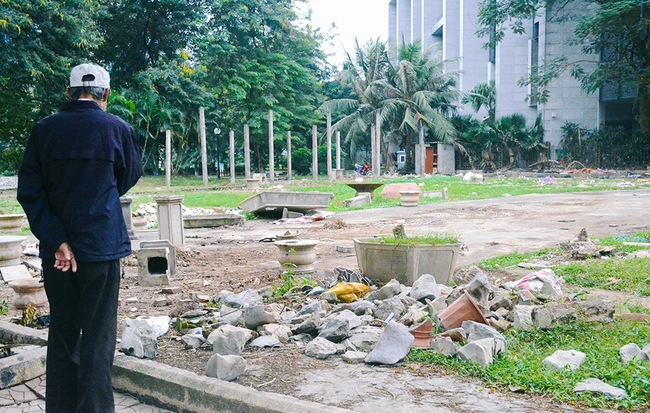 Chùm ảnh bên trong công viên lọt top 10 "đẹp nhất Hà Nội": Rác thải, kính vỡ ngập ngụa lối đi