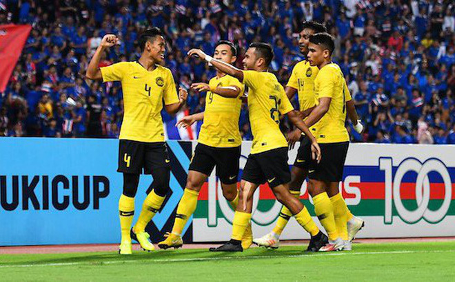 Sút hỏng penalty ở phút bù giờ, Thái Lan bị đá bay khỏi AFF Cup trong tột cùng cay đắng