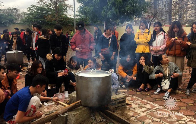 Tấm bánh nghĩa tình: Hoàn thiện nhân cách cho sinh viên từ những hoạt động thiện nguyện