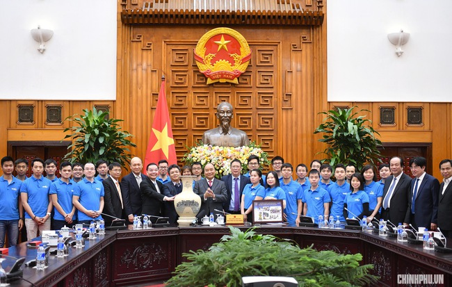 Thủ tướng: Đưa rồng Việt Nam bay cao trên bản đồ công nghệ vũ trụ thế giới!
