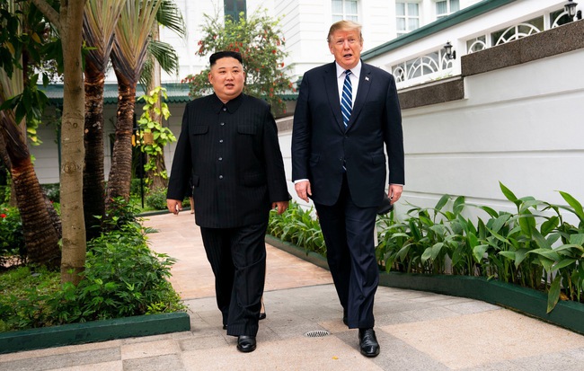 Tổng thống Trump tiết lộ khoảnh khắc "chia tay" ông Kim trong phòng họp kín ở Hà Nội