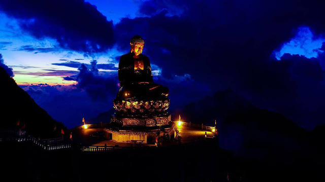 Sa Pa: Du khách náo nức bái Phật, trẩy hội vùng cao đầu năm mới