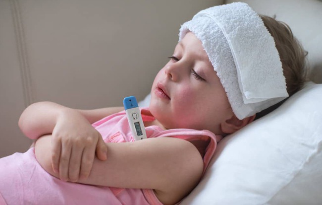 6 cách hạ sốt hiệu quả, an toàn và nhanh chóng khi trẻ bị sốt: Cha mẹ nên biết