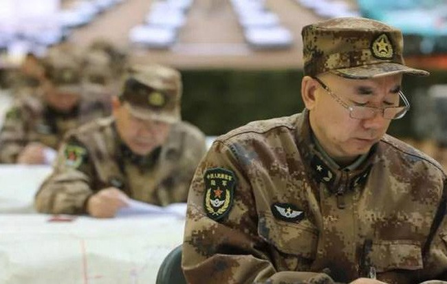 Quân đội Trung Quốc căng thẳng: Hơn 200 tướng đi thi, kéo dài tới tận đêm khuya