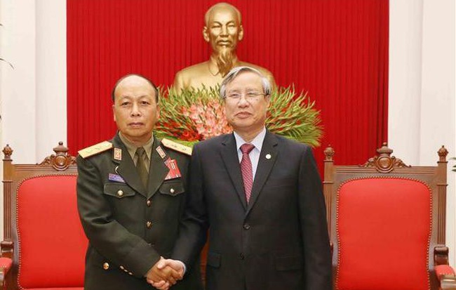 Đồng chí Trần Quốc Vượng, tiếp Thứ trưởng Bộ Quốc phòng Lào