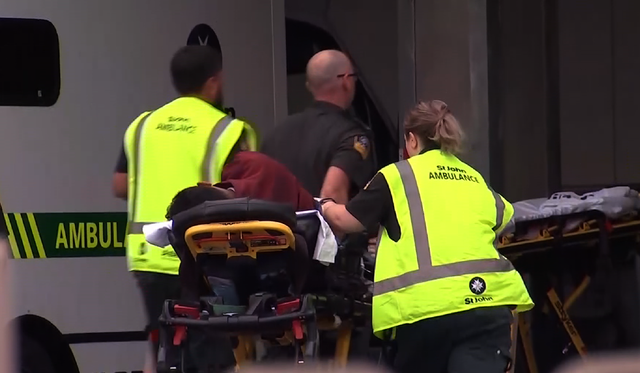 Người mẹ tuyệt vọng chờ tin con trong vụ thảm sát thánh đường Hồi giáo ở New Zealand