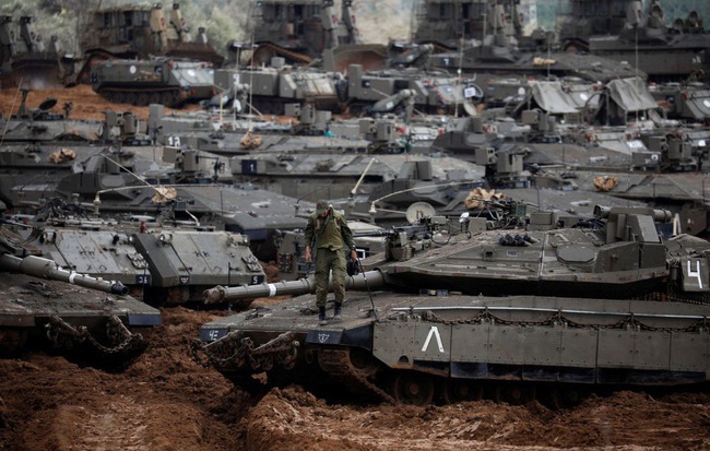 7 ngày qua ảnh: Xe tăng Israel dày đặc gần biên giới với dải Gaza