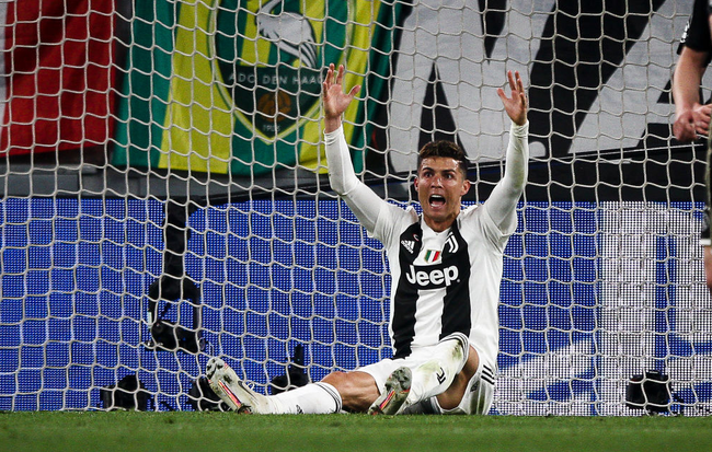 Nâng cao kỷ lục, Ronaldo vẫn phải chịu thất bại lịch sử tại Champions League
