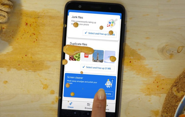Google cách mạng hóa vệ sinh smartphone với Screen Cleaner - Tính năng lau màn hình thông minh chưa từng có