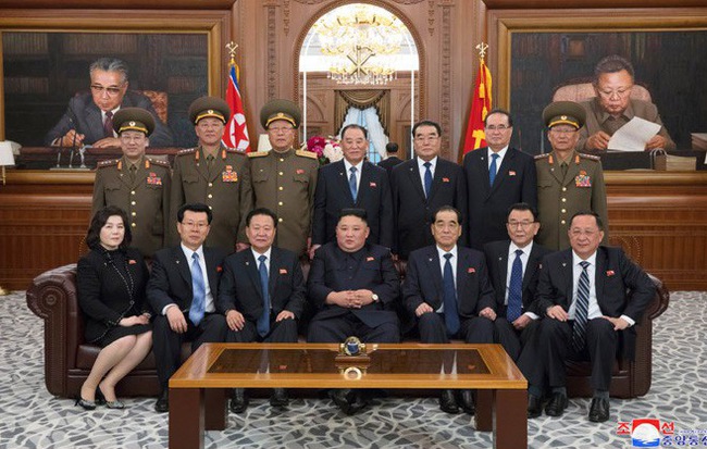 NÓNG: Ông Kim Jong Un xuất hiện trong tiếng hô "muôn năm", thiện chí tổ chức thượng đỉnh 3 với Mỹ