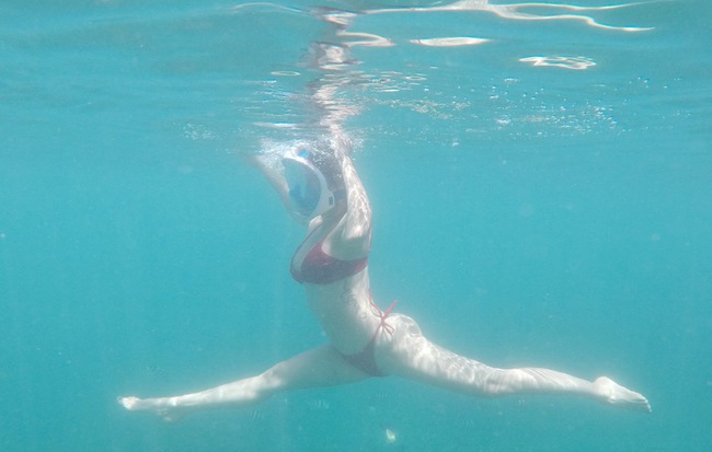 Phương Trinh Jolie gây sốt khi tập yoga dưới nước, hóa ra bí quyết giữ dáng của diễn viên xinh đẹp này rất đơn giản!
