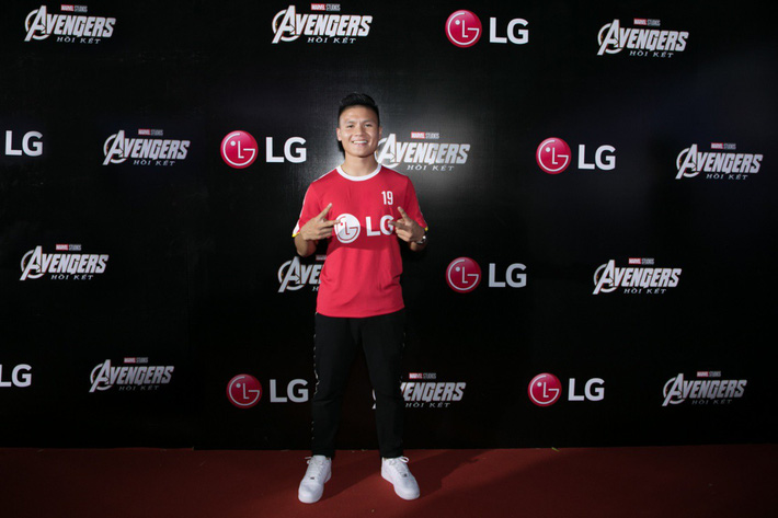 Quang Hải "gây bão" thảm đỏ khi dự công chiếu "Avengers: Endgame"