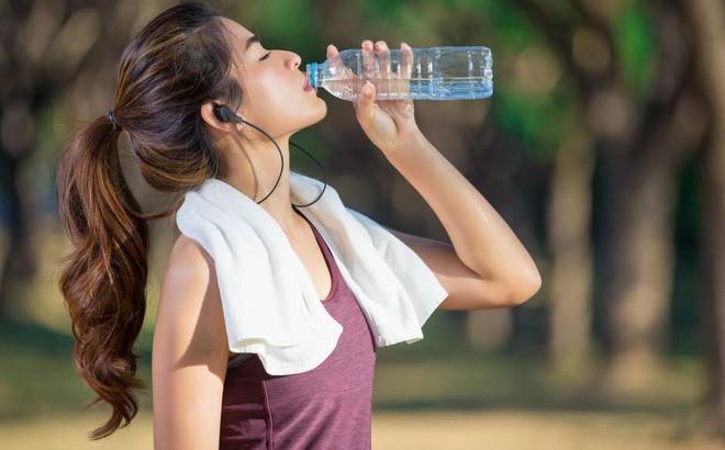 Nước rất quan trọng, nhưng đây mới là cách uống nước đúng để khoẻ mạnh, đánh bay bệnh tật