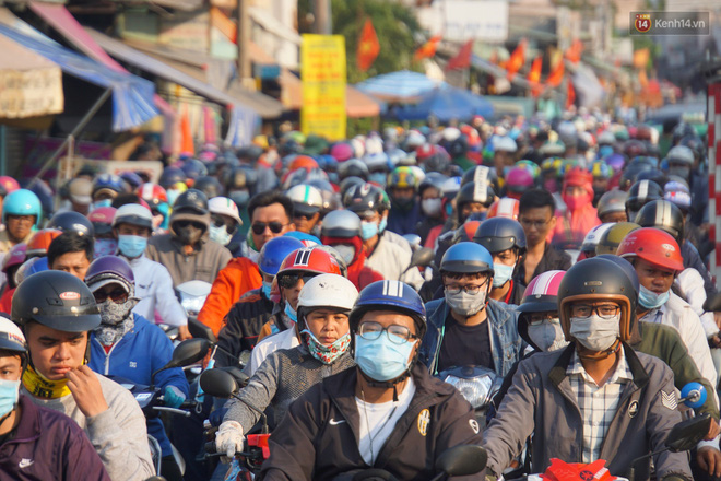 Hết 5 ngày nghỉ lễ, người dân cả nước tấp nập trở lại thành phố chuẩn bị cho những ngày làm việc tiếp theo