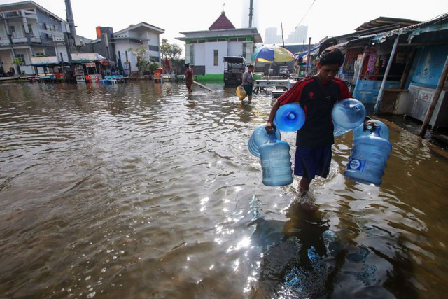 Jakarta chìm nhanh nhất thế giới, TP HCM đứng thứ 3, biến đổi khí hậu đáng sợ hơn rất nhiều so với chúng ta tưởng tượng