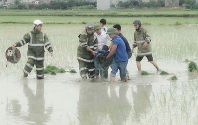 Vợ nguyên bí thư xã bị sét đánh tử vong khi đang đi làm đồng