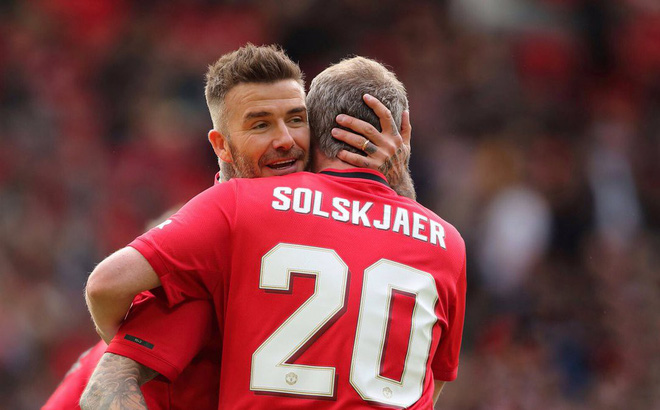 Tái xuất Old Trafford, Solskjaer và Beckham ghi bàn giúp Man United "đè bẹp" Bayern