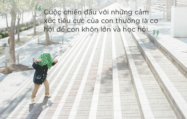 Muốn con trưởng thành mạnh mẽ, độc lập, cha mẹ đừng lạm dụng 5 kiểu an ủi con sai lầm này: Tưởng là trấn an, vỗ về nhưng thực ra là hại con