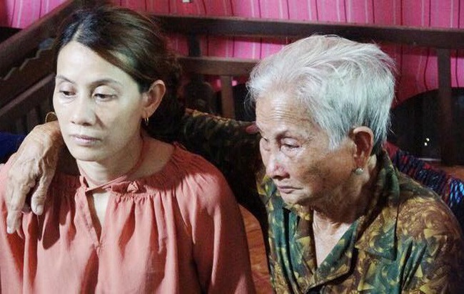 Hành trình tìm về cội nguồn của người phụ nữ 22 năm biệt tích nơi xứ người: Mẹ già ôm choàng lấy con gái khóc ngất