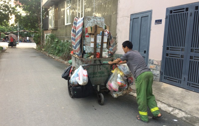 Vụ chặn xe chở rác vào bãi rác Nam Sơn: "Không dọn thì dân mắng chửi"