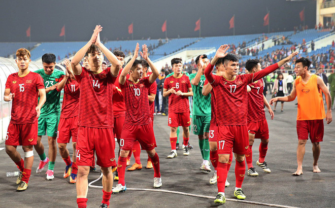 Đội tuyển Việt Nam mang màu áo may mắn trong trận quyết đấu với Thái Lan