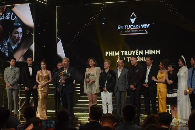 Toàn cảnh lễ trao giải VTV Awards 2019: Thu Quỳnh đụng mặt người thứ ba tin đồn, Về Nhà Đi Con thắng lớn!