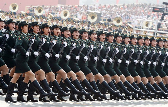 24h qua ảnh: Nữ quân nhân Trung Quốc rạng ngời trong lễ duyệt binh