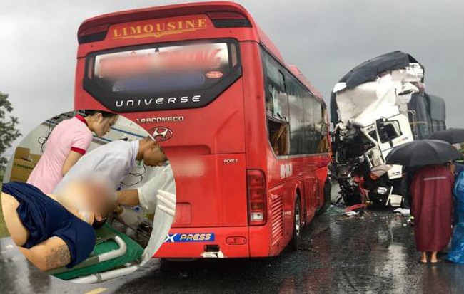 Nghệ An: Kinh hoàng xe khách đối đầu xe tải khiến hàng chục người thương vong, la hét cầu cứu