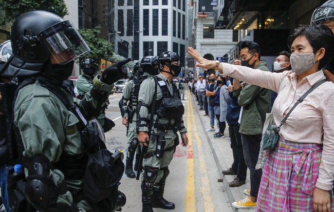 Kết quả bầu cử chấn động: Phe ủng hộ Bắc Kinh thua đậm trước phe ủng hộ dân chủ Hong Kong