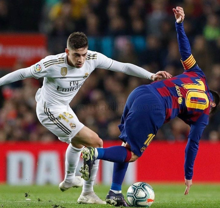 Lập siêu phẩm đánh đầu, Ronaldo làm lu mờ Messi và Siêu kinh điển Barca - Real