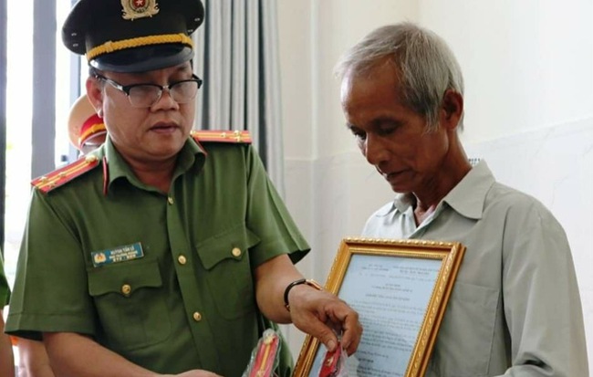 Thăng cấp bậc hàm cho Trung uý CSGT-TT bị "quái xế" tông tử vong ở Sài Gòn