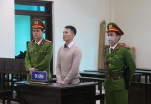 Giết bác ruột rồi tạo hiện trường giả trong nhà tắm