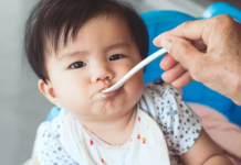 Bé 6 tháng tuổi bị ngộ độc khi ăn bột gạo, đây là những điều cha mẹ cần lưu ý khi cho con ăn dặm