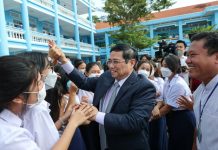Thủ tướng Phạm Minh Chính thăm Trường phổ thông Dân tộc nội trú Huỳnh Cương