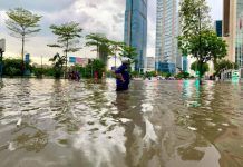 Hà Nội “ngõ nhỏ phố nhỏ thành sông” sau trận mưa lớn